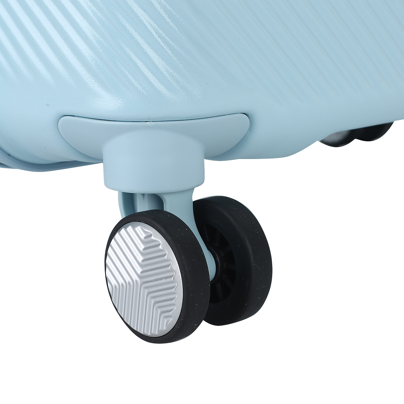 Чемодан средний M из поликарбоната с кодовым замком American Tourister Flylife