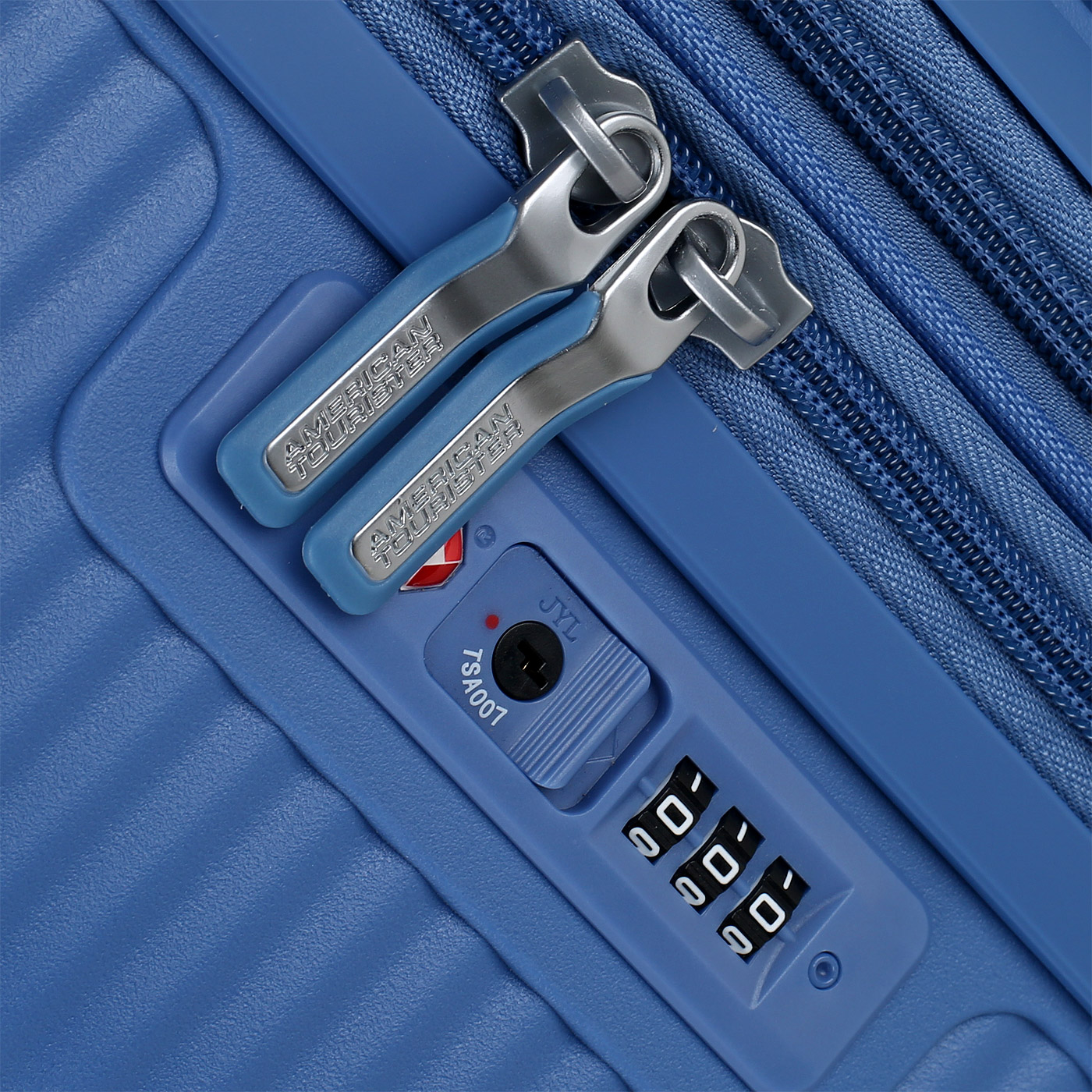 Чемодан средний M из полипропилена с кодовым замком American Tourister Soundbox