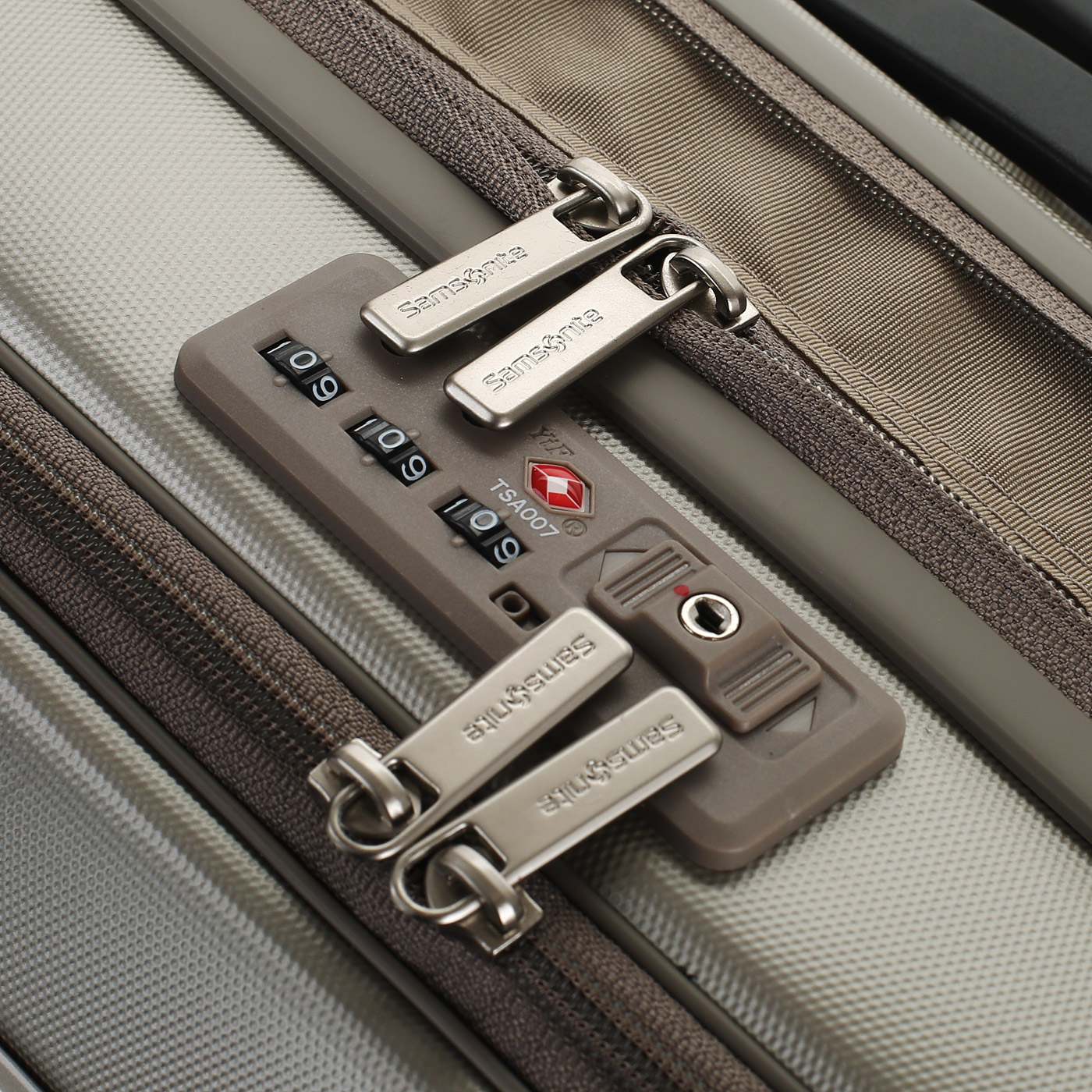Чемодан маленький S из поликарбоната с кодовым замком Samsonite Prodigy