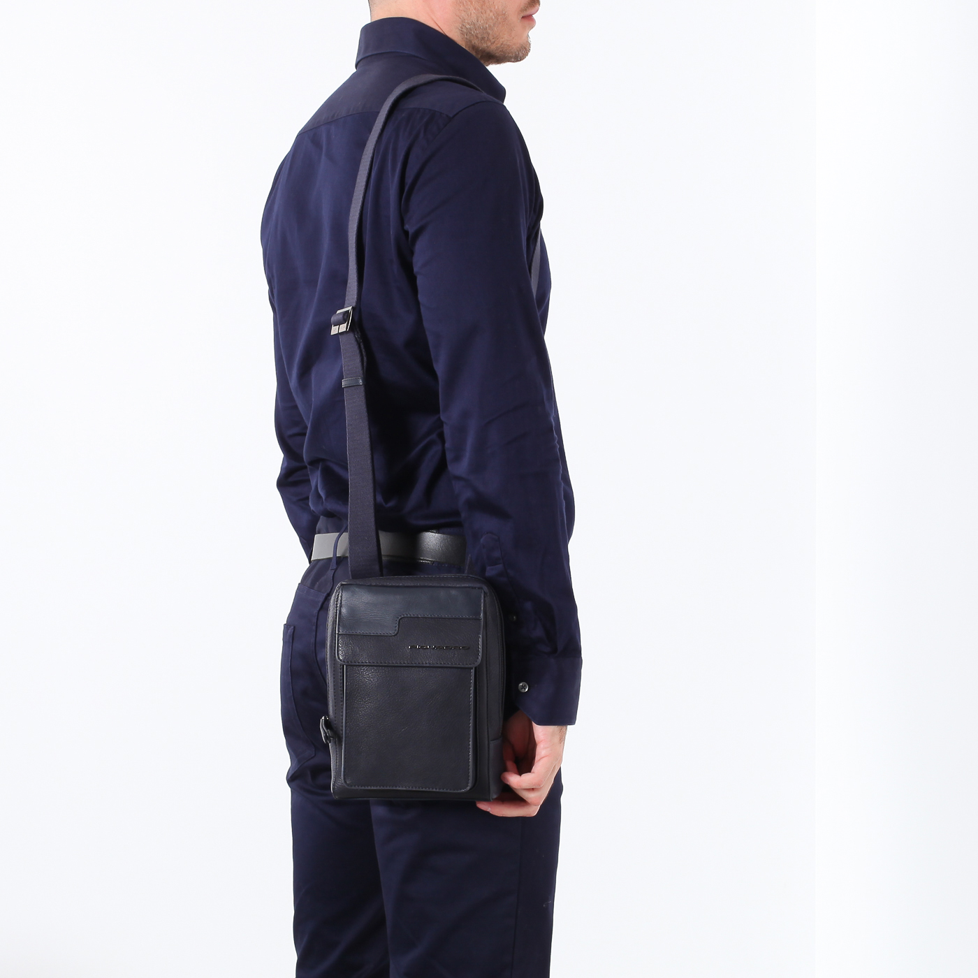 Сумка через плечо на молнии Piquadro Vostok