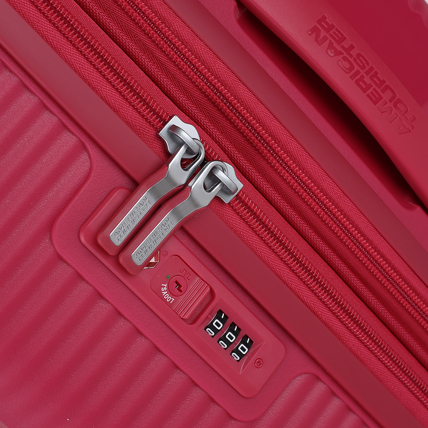 Чемодан большой L из полипропилена с кодовым замком American Tourister Soundbox