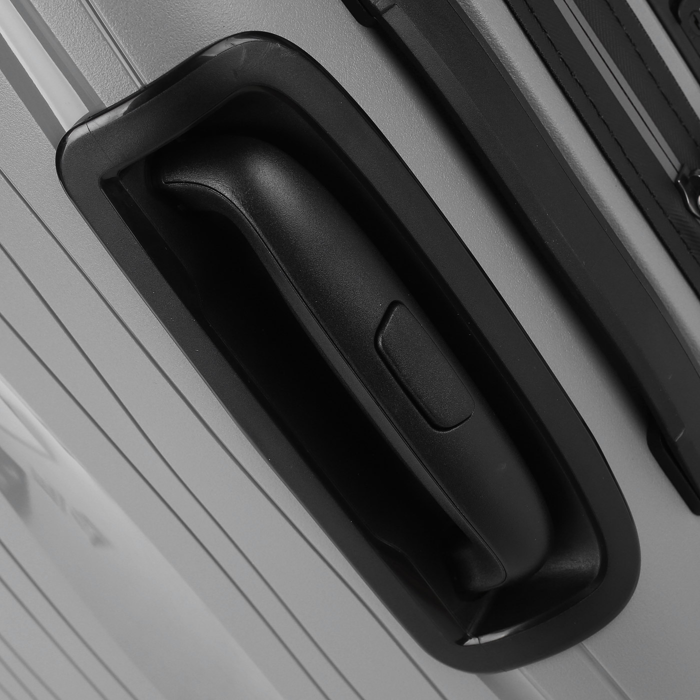 Чемодан средний M из полипропилена с кодовым замком Eberhart Flash