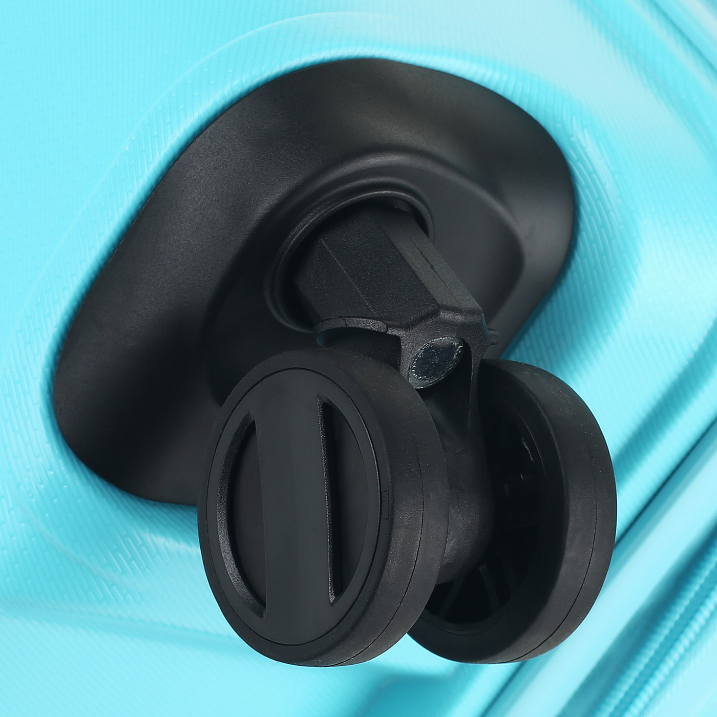 Чемодан средний M из полипропилена с кодовым замком Stevens Soho 2.0