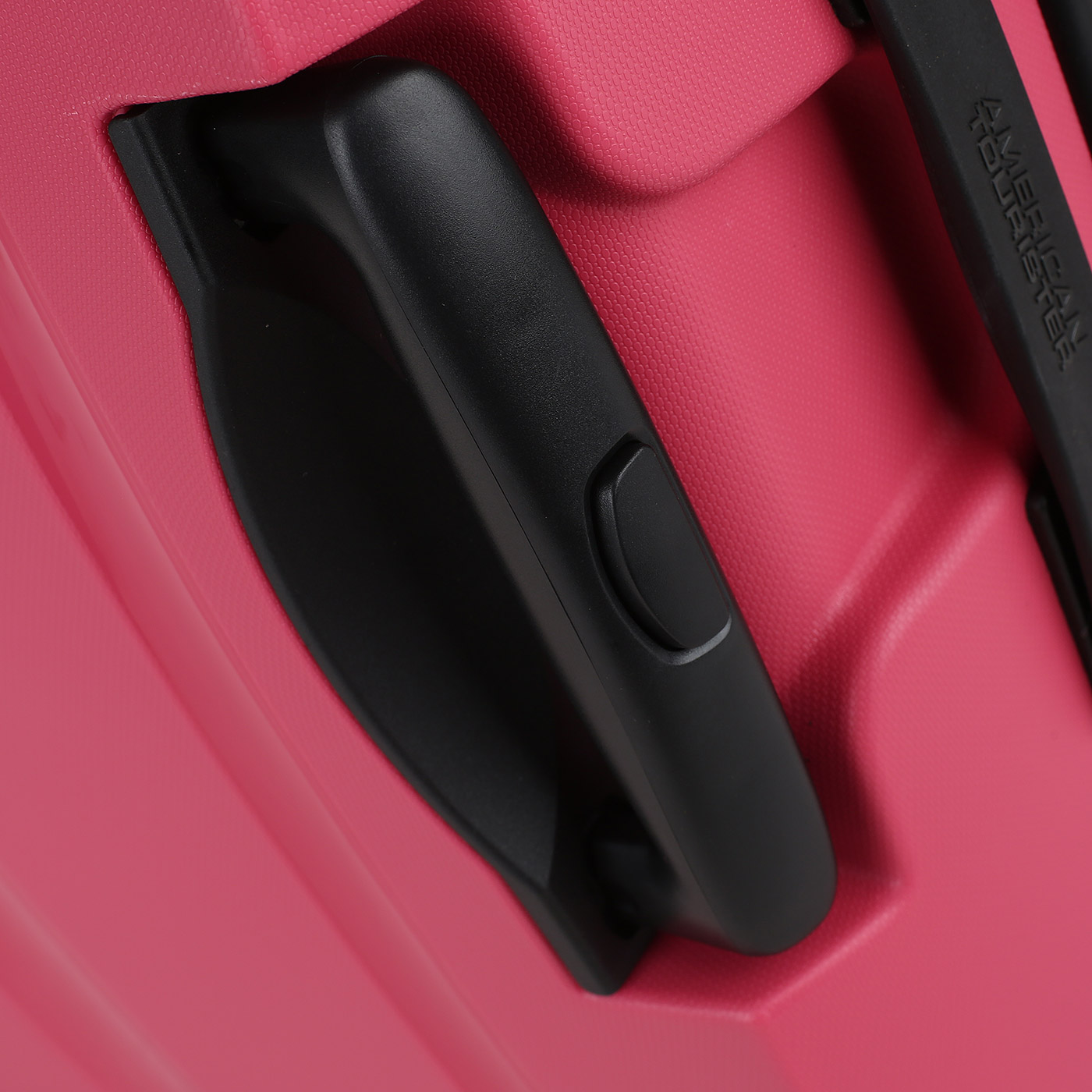 Чемодан большой L из полипропилена с кодовым замком American Tourister Bon Air