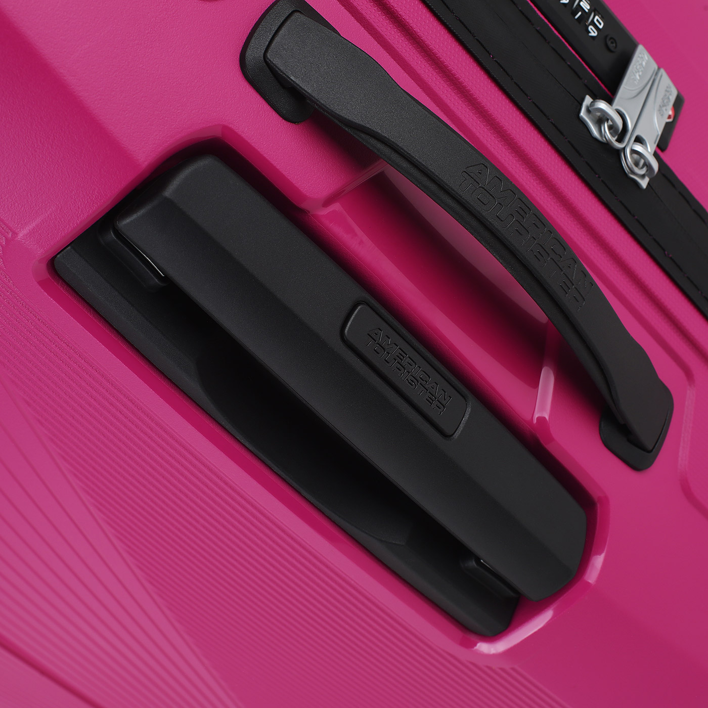 Чемодан с кодовым замком American Tourister Airconic