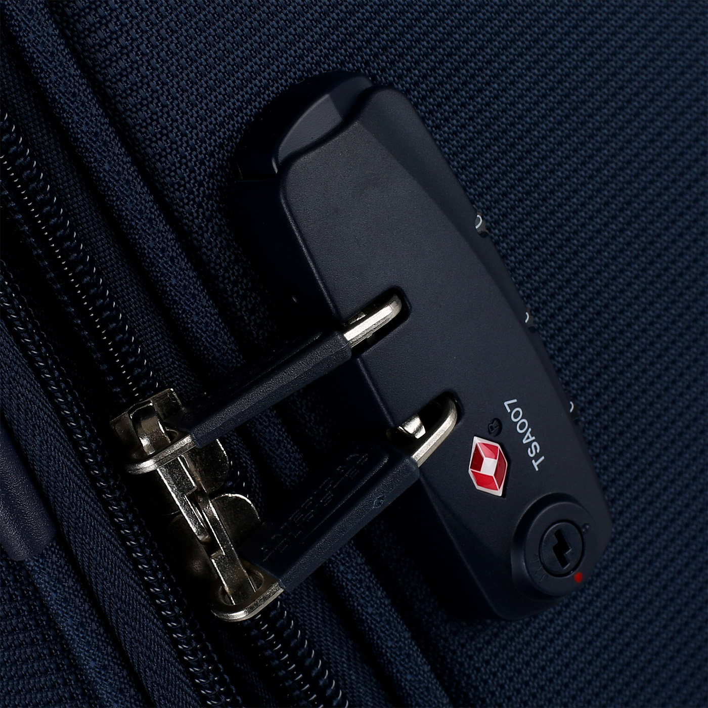 Чемодан средний M тканевый с кодовым замком American Tourister Oregon