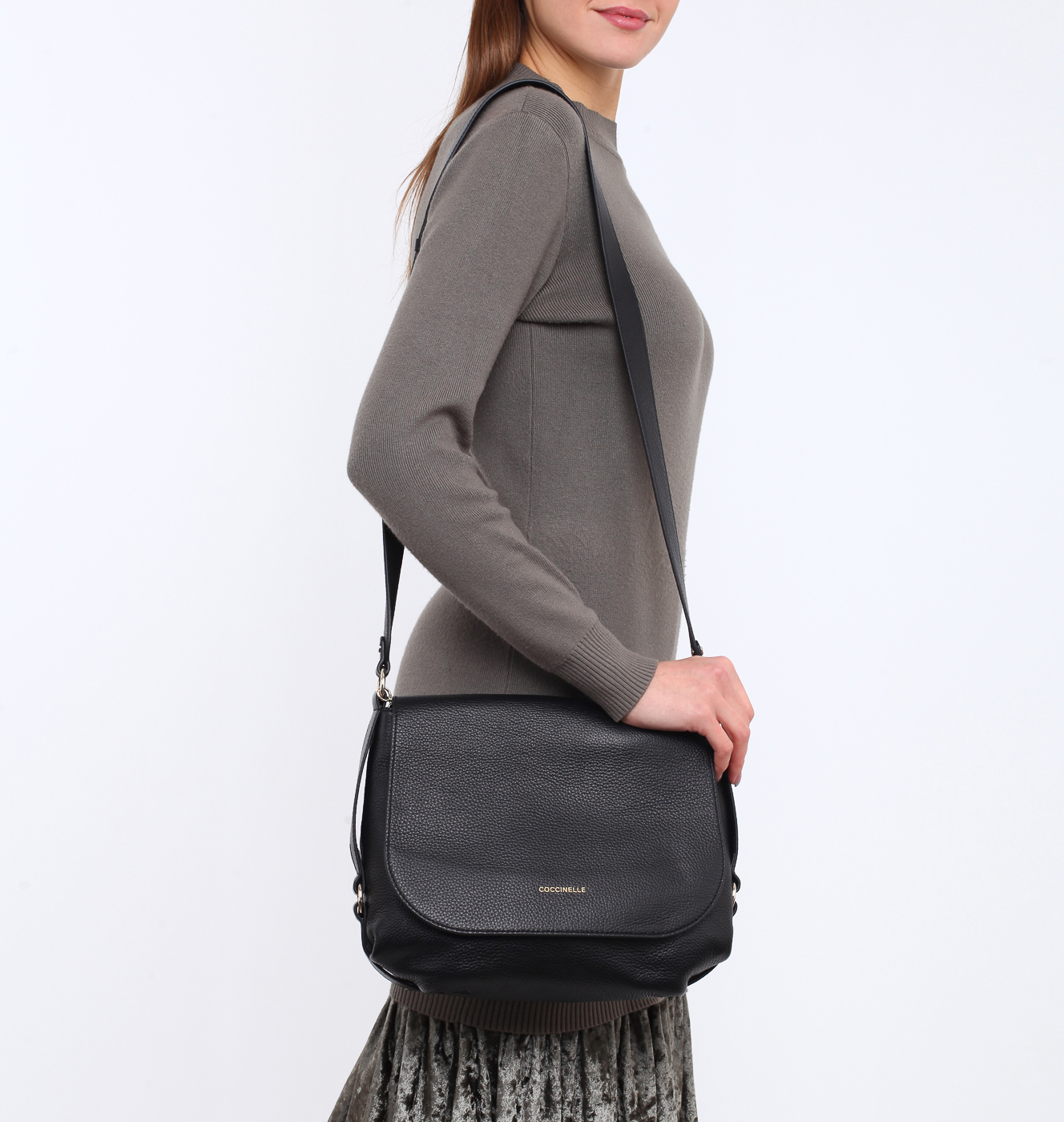 Сумка из черной кожи Coccinelle Alpha