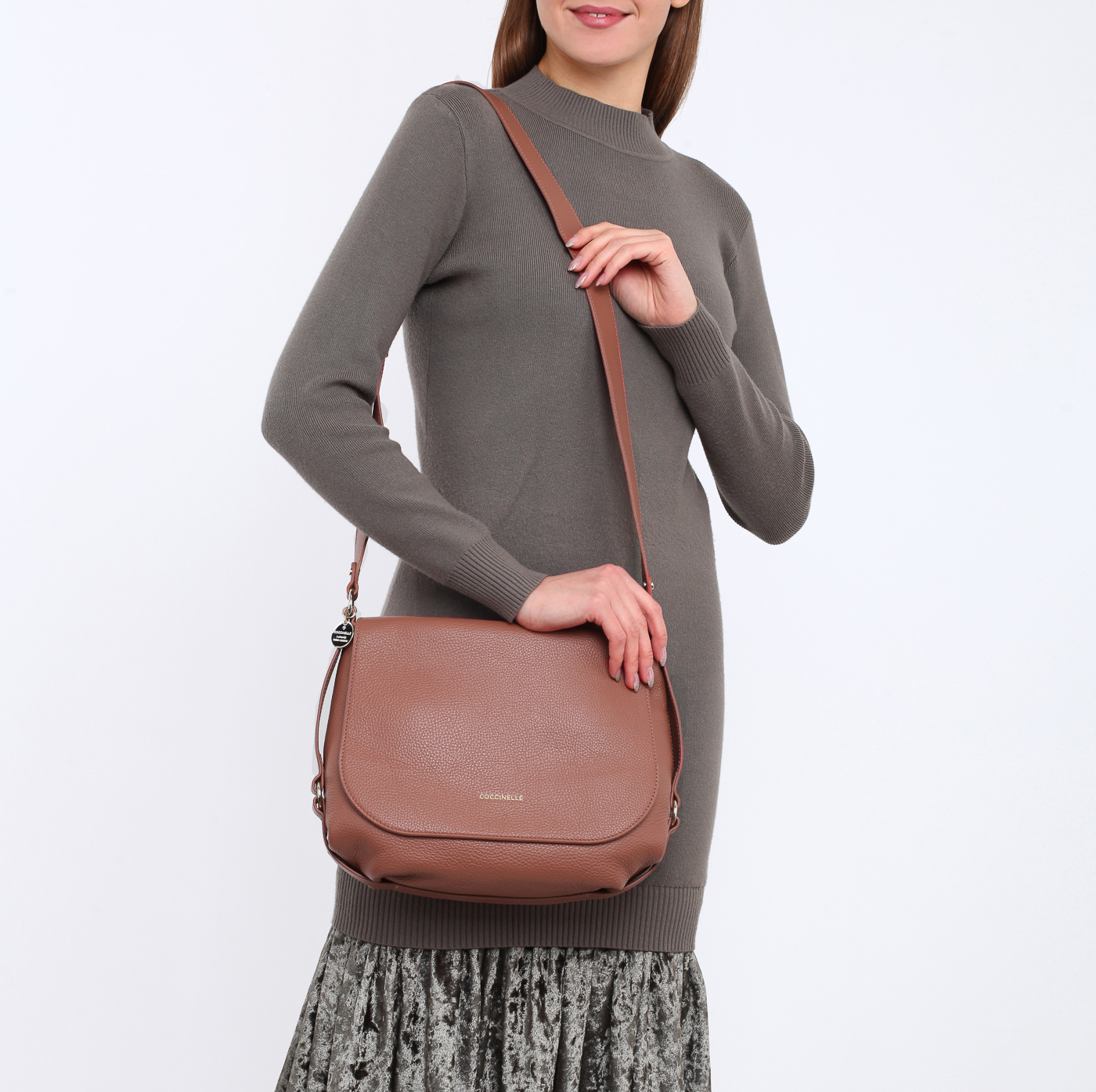 Кожаная сумка с плечевым ремешком Coccinelle Alpha