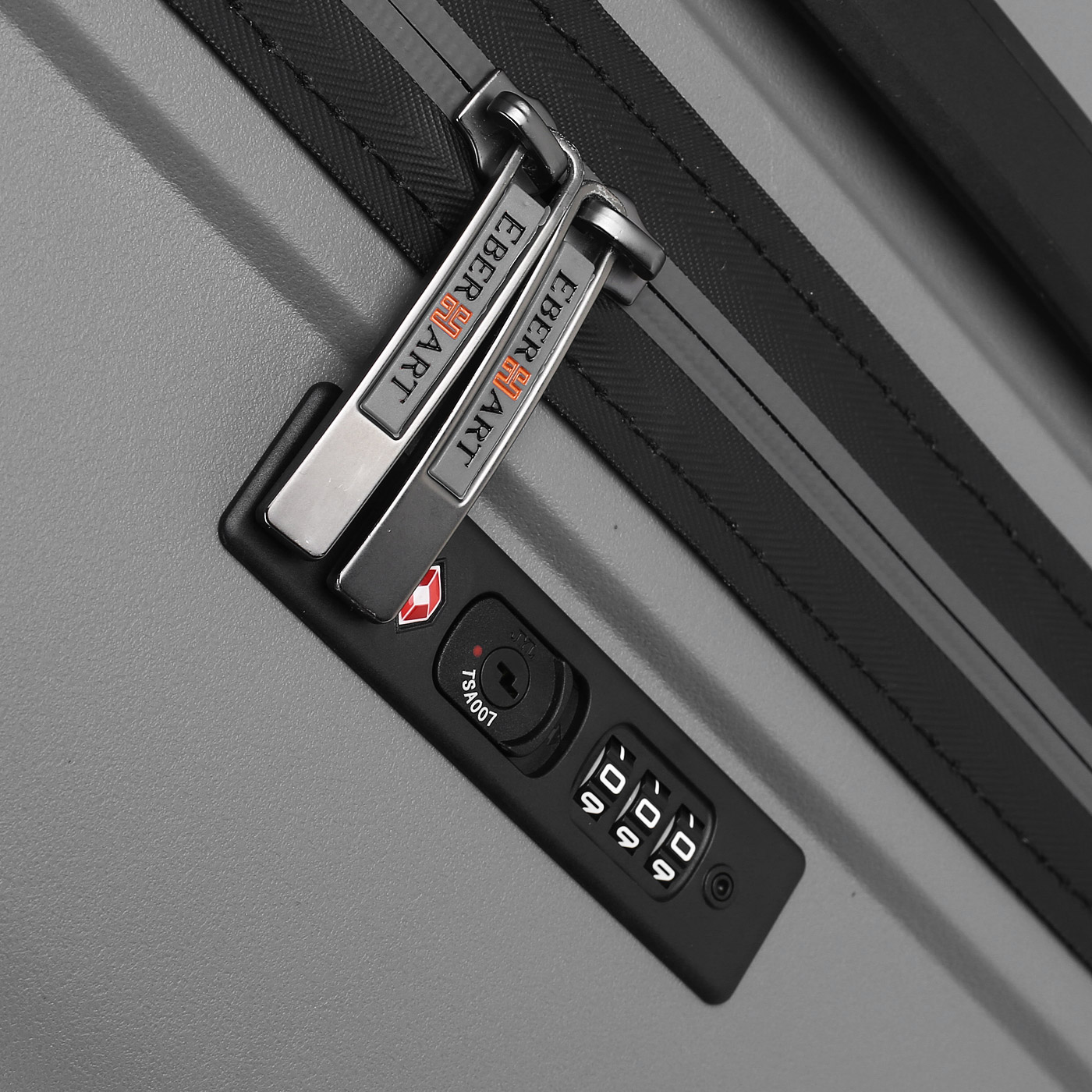 Чемодан большой L из полипропилена с кодовым замком Eberhart Flash