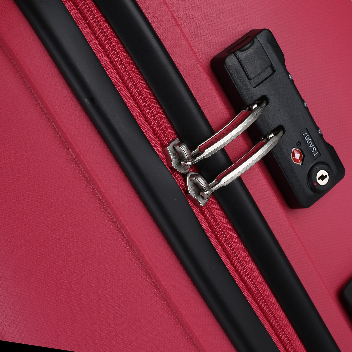 Чемодан большой L из полипропилена с кодовым замком American Tourister Bon Air