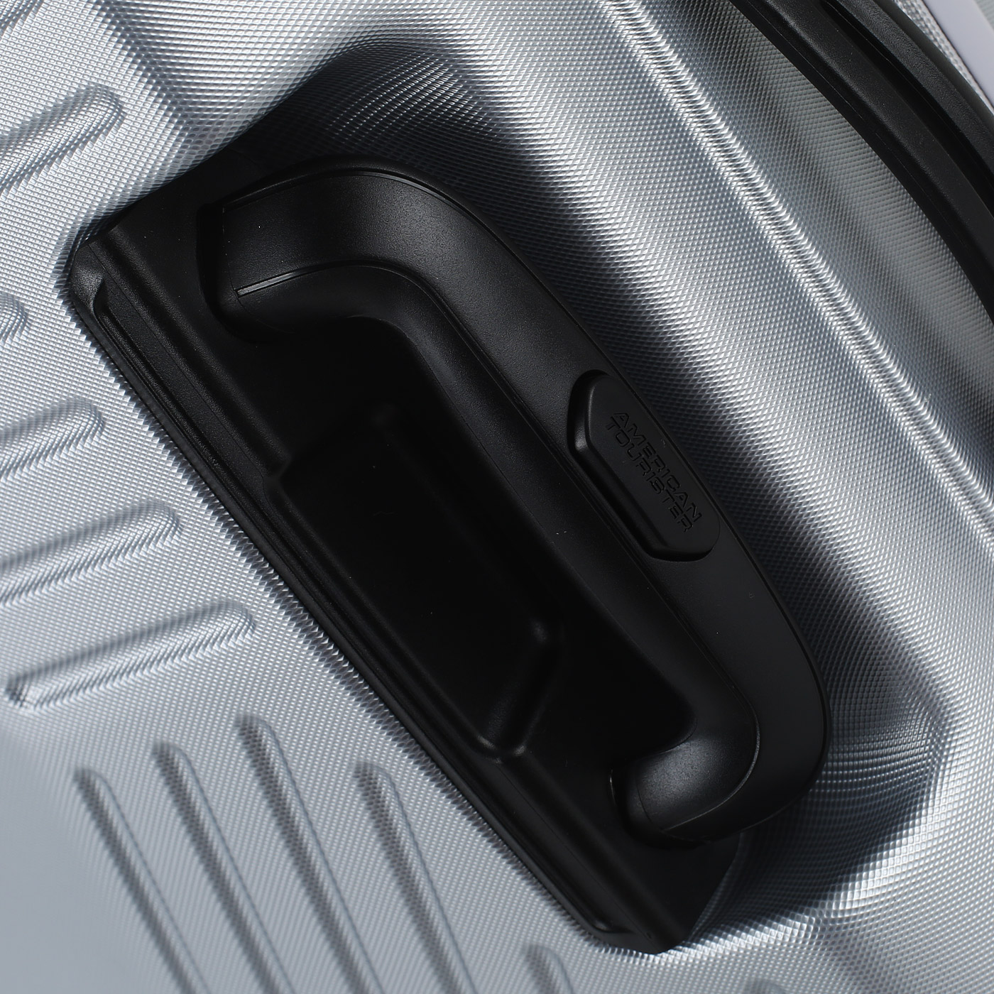 Чемодан средний M из ABS-пластика с кодовым замком American Tourister Trillion