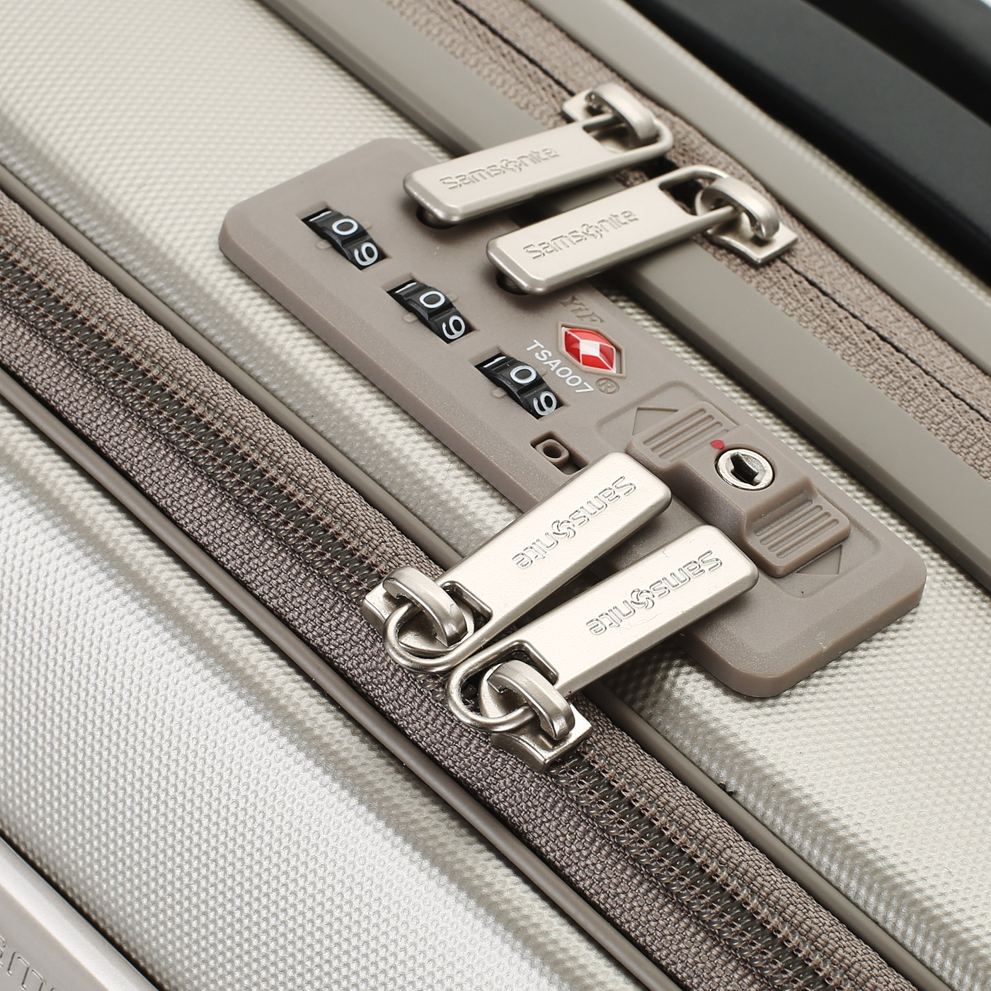 Чемодан маленький S из поликарбоната с кодовым замком Samsonite Prodigy