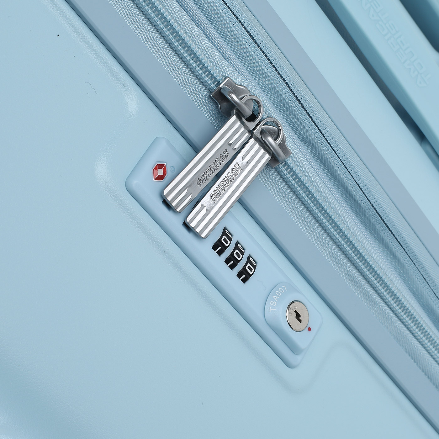 Чемодан большой L из поликарбоната с кодовым замком American Tourister Flylife