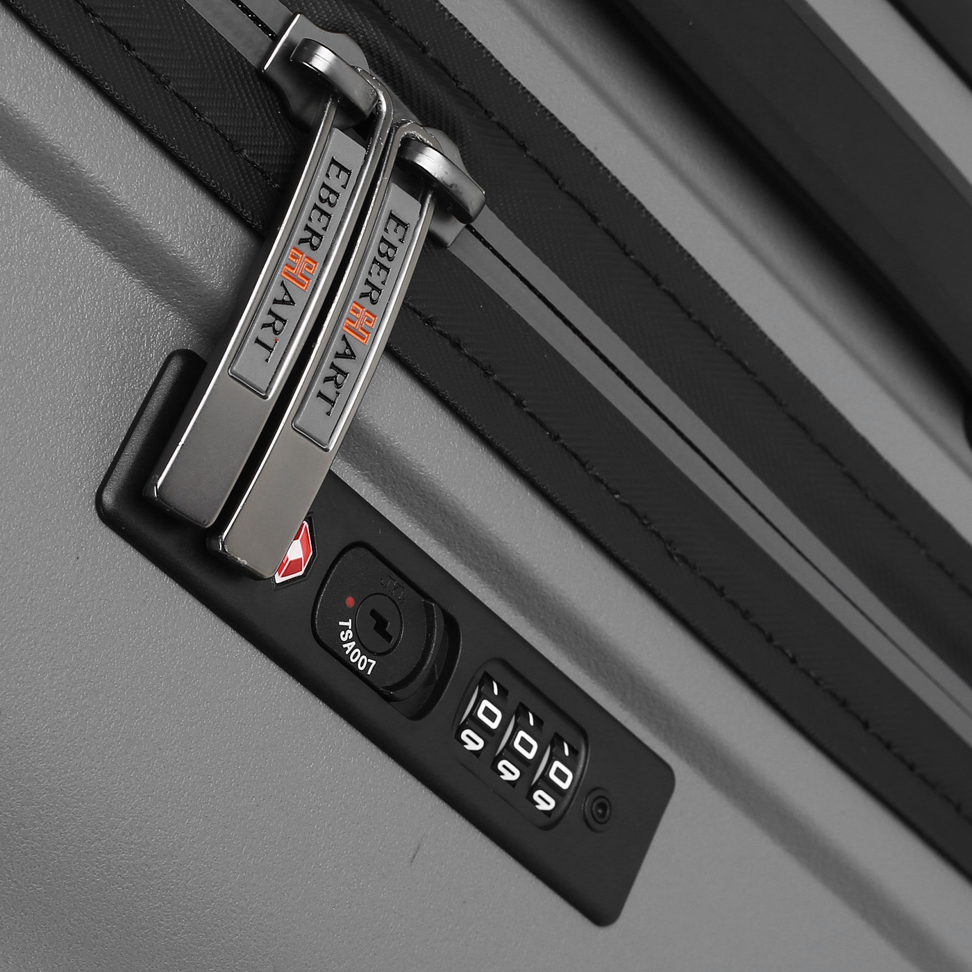 Чемодан средний M из полипропилена с кодовым замком Eberhart Flash