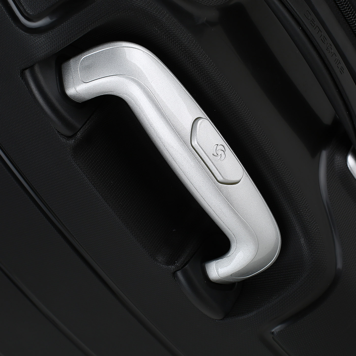 Чемодан средний M из полипропилена с кодовым замком Samsonite Flux