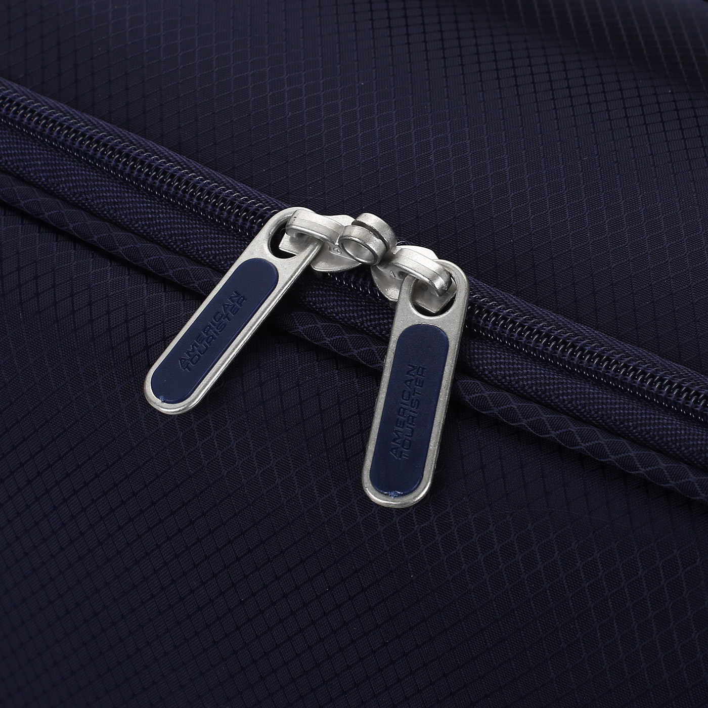 Чемодан для ручной клади тканевый American Tourister Litewing