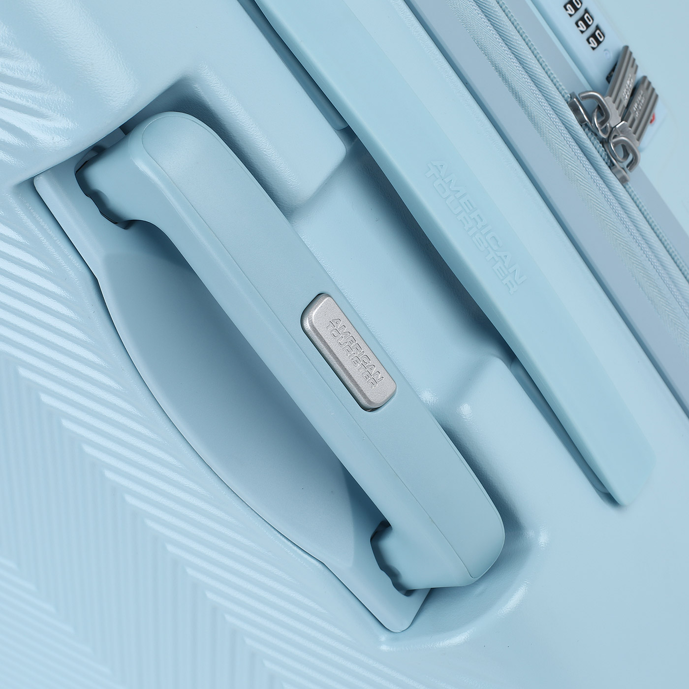 Чемодан большой L из поликарбоната с кодовым замком American Tourister Flylife