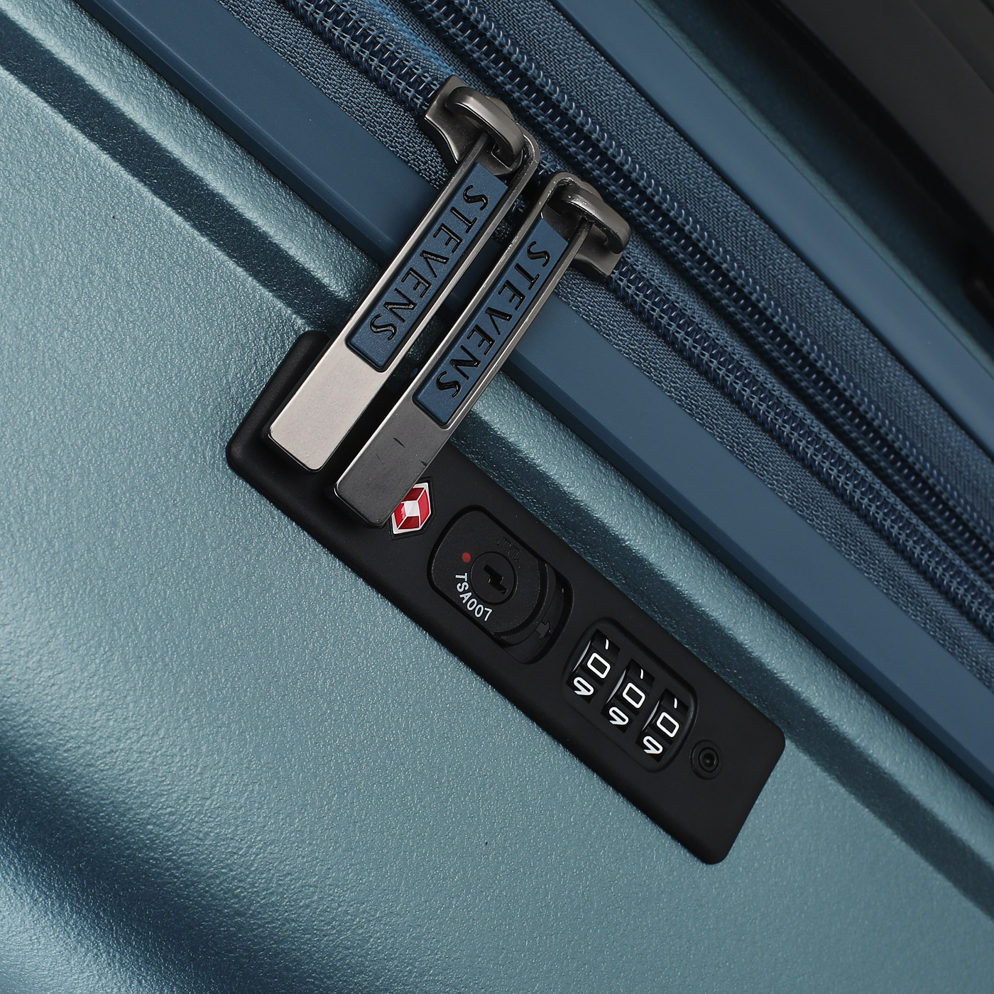 Чемодан средний M из полипропилена с кодовым замком Stevens Cruise