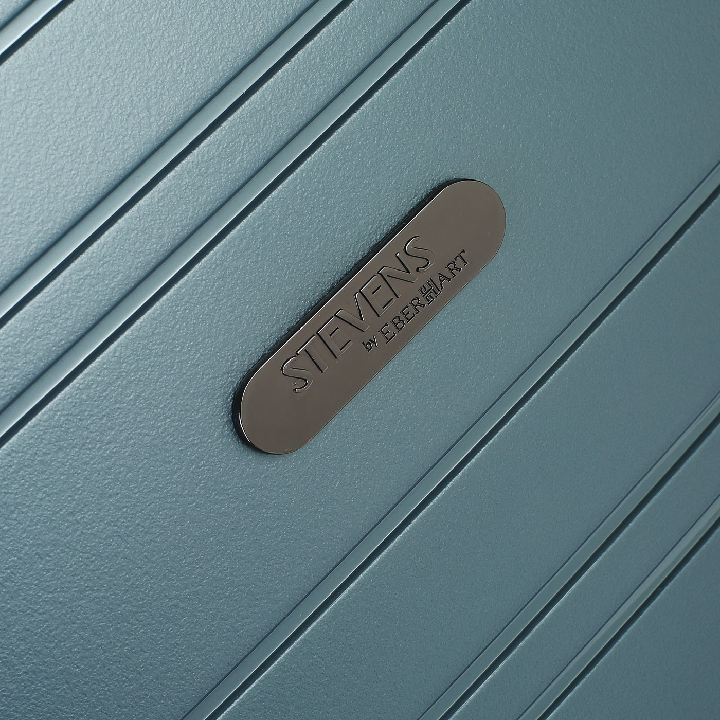 Чемодан средний M из полипропилена с кодовым замком Stevens Cruise