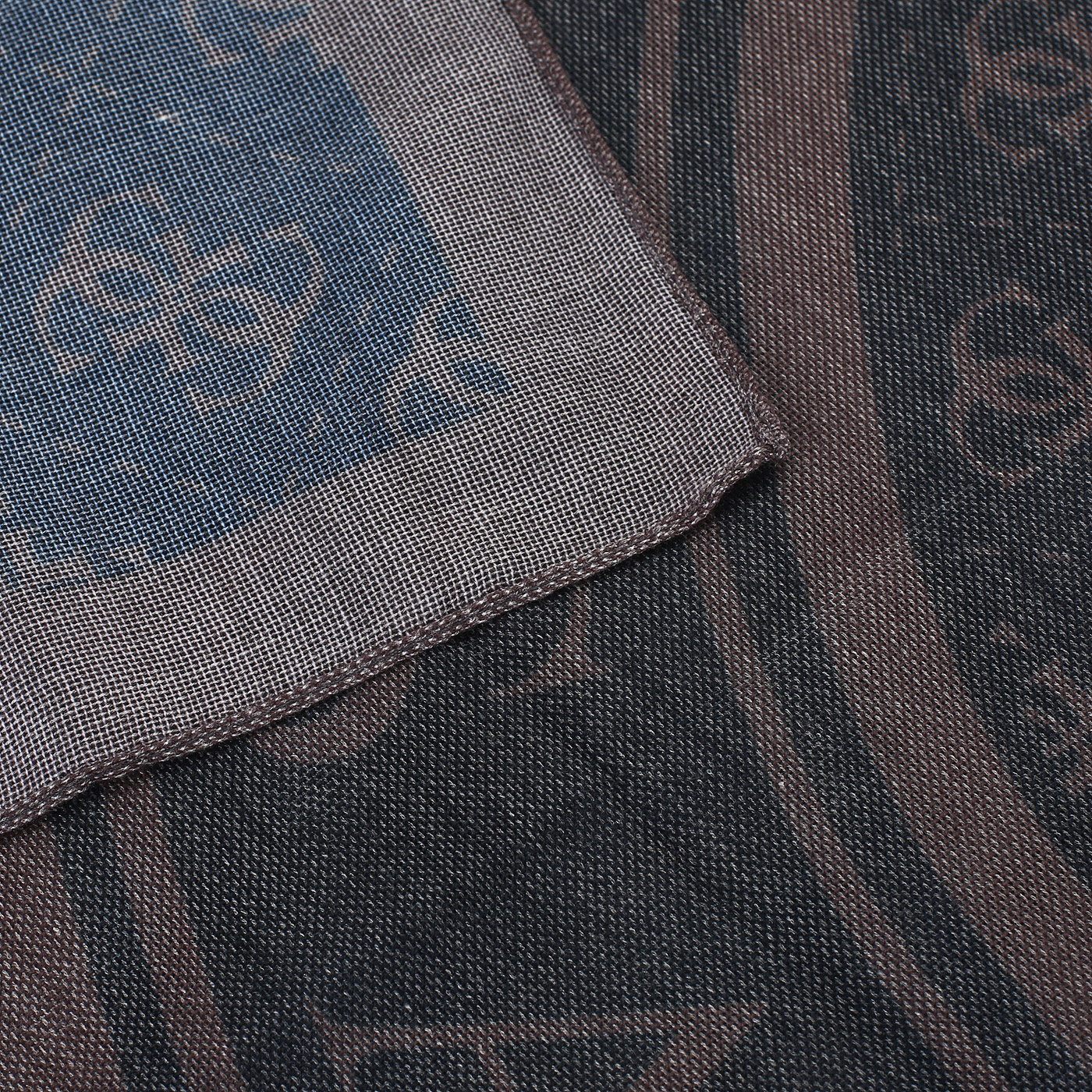 Шарф с логотипом бренда Guess 