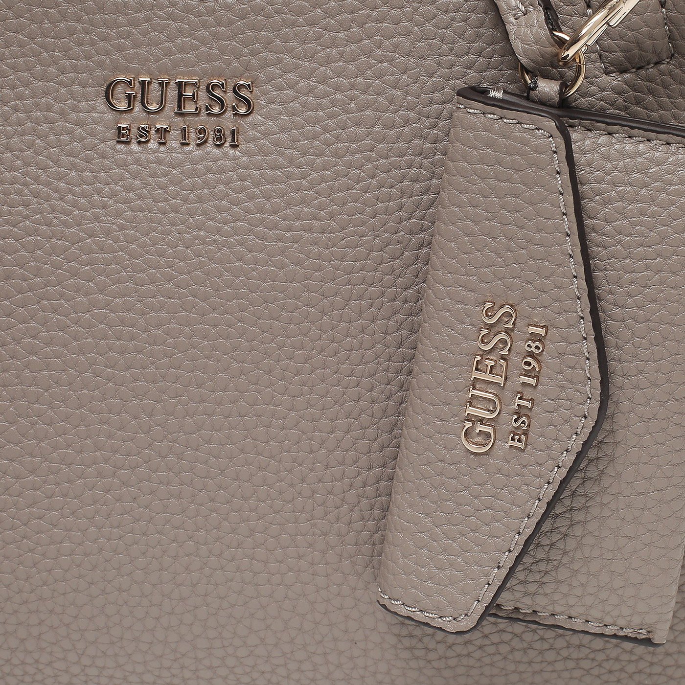 Сумка с брелоком Guess Brenton