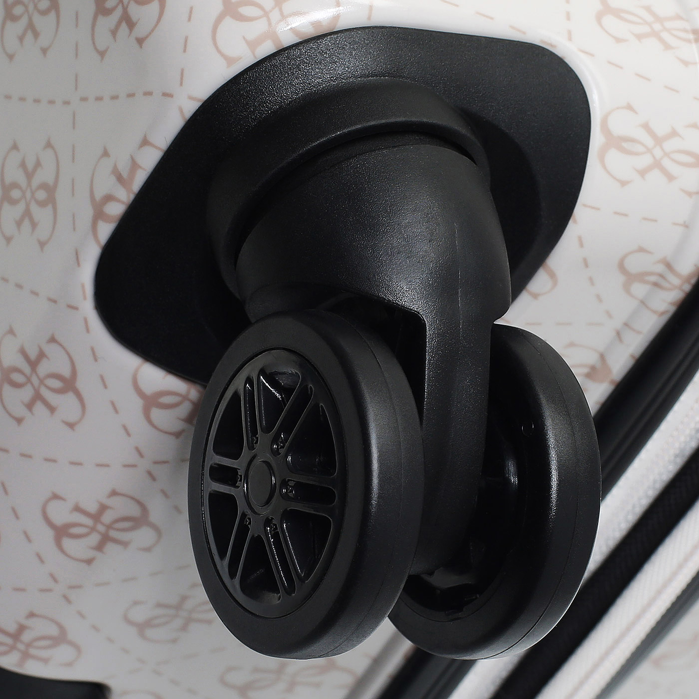 Чемодан средний M из ABS-пластика Guess Jesco Travel